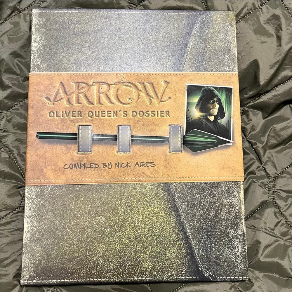 NEW Arrow: Oliver Queen's Dossier - Part of: Arrow - Nick Aires - Book